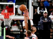 五连败持续！亚历山大三节狂砍32分7篮板，哈登缺阵快的简单介绍